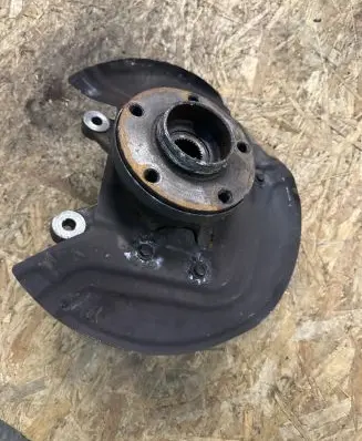 BMW X3 E83 Front wheel hub