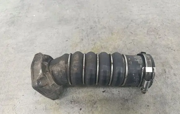 Opel Zafira B Intercooler hose/pipe 13223597315025692