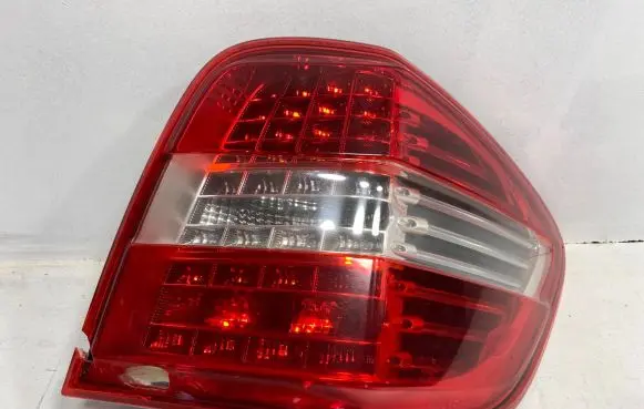 Mercedes-Benz ML W164 Rear/tail lights A1649064700 8X04CB4432