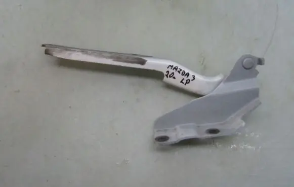 Mazda 3 Engine bonnet/hood hinges