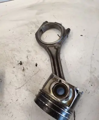 Volkswagen Touareg I Piston with connecting rod