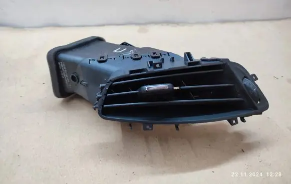 Opel Zafira C Dash center air vent grill 330188061