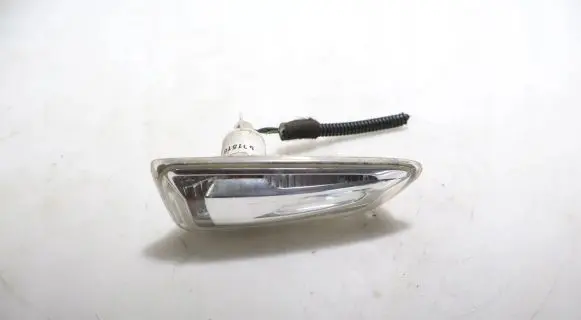 Opel Astra J Front fender indicator light