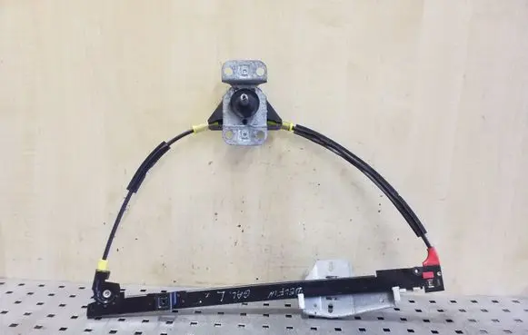 Rear door manual window regulator