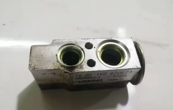 Volkswagen Golf V Air conditioning (A/C) expansion valve 1K0820679 F666902ZE