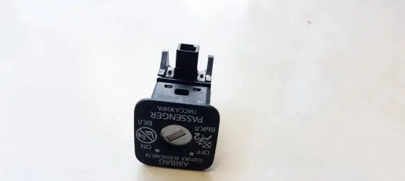 Toyota Avensis T270 Passenger airbag on/off switch 
