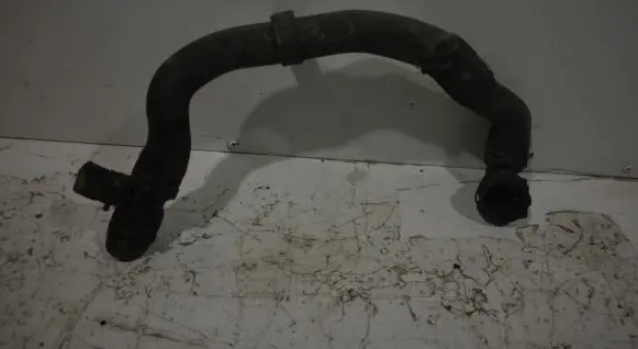 Volkswagen PASSAT B7 Engine coolant pipe/hose