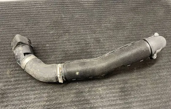 Audi Q3 F3 Intercooler hose/pipe 04L145828D