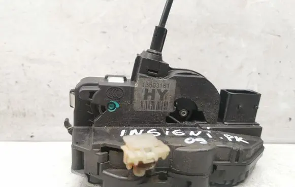 Opel Insignia A Front door lock