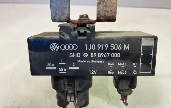 Coolant fan relay