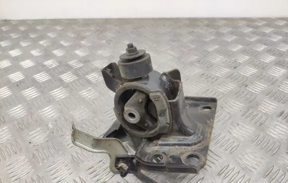Toyota RAV 4 (XA30) Engine mount bracket