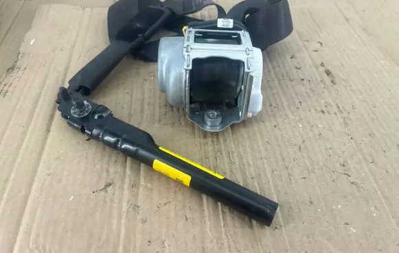 Opel Astra K Front seatbelt 367970717