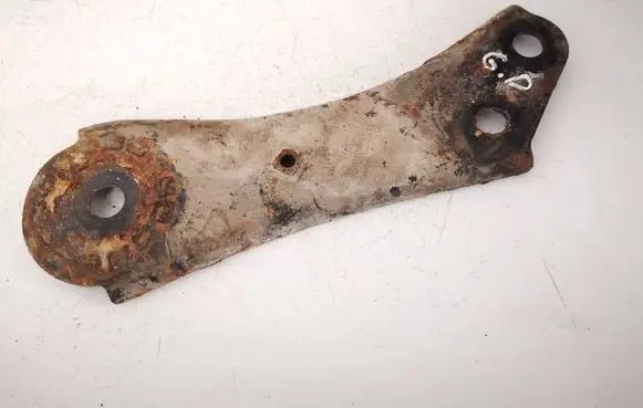 Subaru B9 Tribeca Engine mounting bracket 