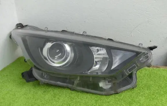 Toyota Yaris Headlight/headlamp KO-6EU