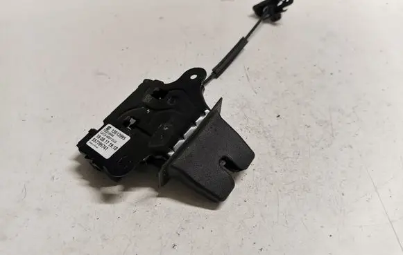 Loading door lock