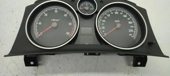 Opel Zafira B Speedometer (instrument cluster)