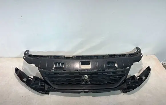 Peugeot Partner III Front bumper upper radiator grill 9818281980