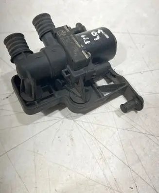 BMW 3 E90 E91 Coolant heater control valve 6920226 070823 1147412174