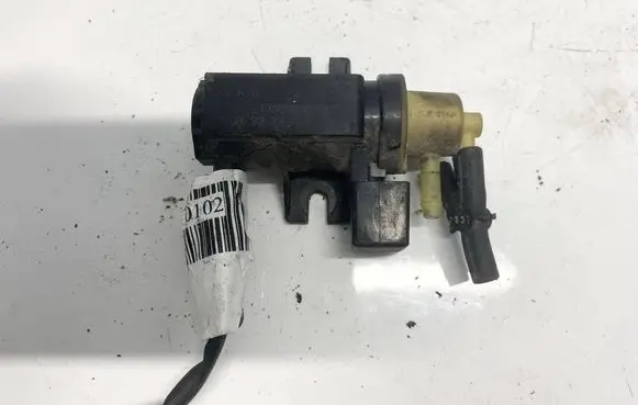 Mercedes-Benz A W169 Turbo solenoid valve a0061536628