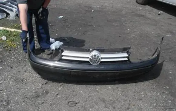 Volkswagen Golf IV Front bumper