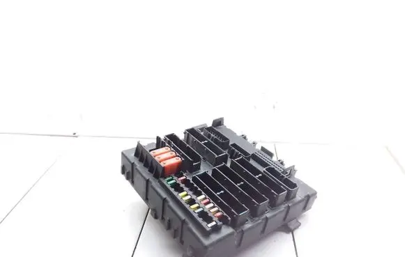 Opel Vectra C Fuse module 13112914 460023260