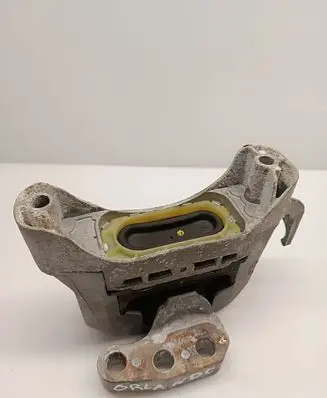 Chevrolet Orlando Engine mount bracket 13284424