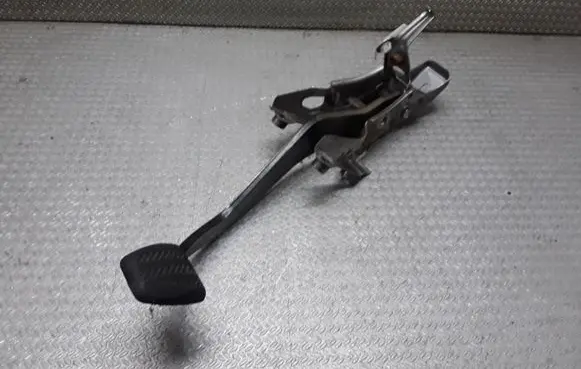 Toyota Verso Brake pedal