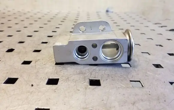 Air conditioning (A/C) expansion valve