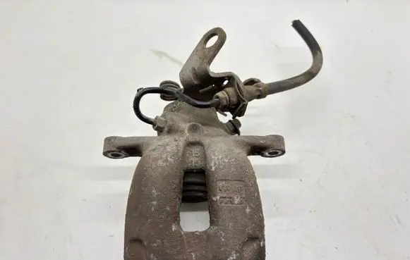 Volkswagen Jetta V Rear brake caliper