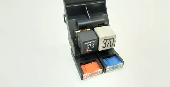 Audi A6 S6 C6 4F Relay mounting block 4F1937503