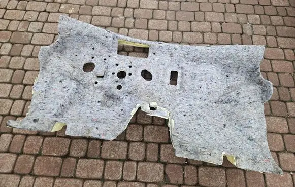 Engine bonnet/hood sound/heat insulation
