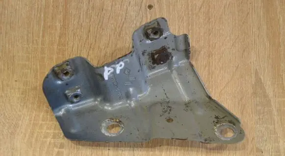 Renault Laguna III Fender mounting bracket 620430008R