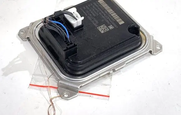 Peugeot 308 SW Voltage converter/converter module 9843194480