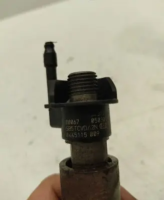BMW 7 E65 E66 Fuel injector 779209703 0445115009