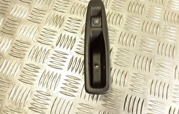 Renault Captur Electric window control switch 829614619R