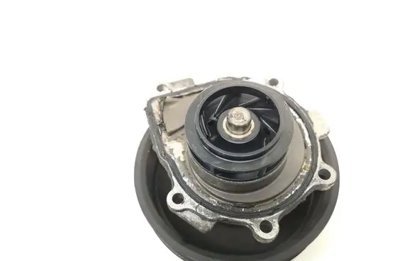 Opel Zafira B Water pump 24405900