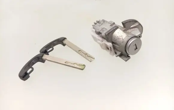 BMW 1 F20 F21 Front door lock (next to the handle)