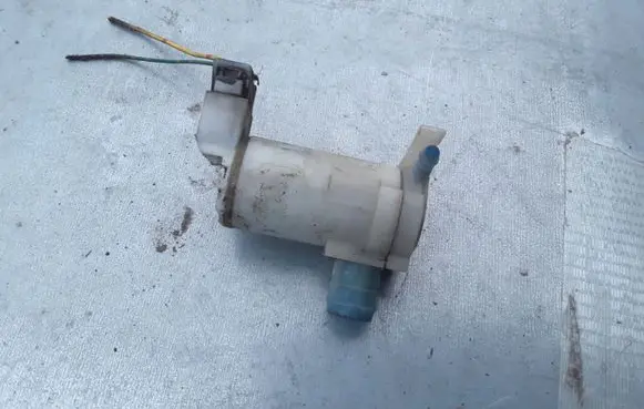 Nissan X-Trail T30 Headlight washer pump 2224615A