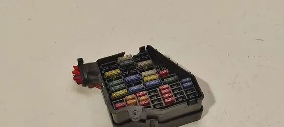 Audi A4 S4 B6 8E 8H Fuse module A053063 8D2941824