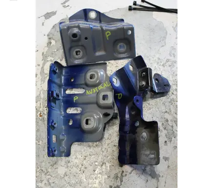 Renault Austral Fender mounting bracket