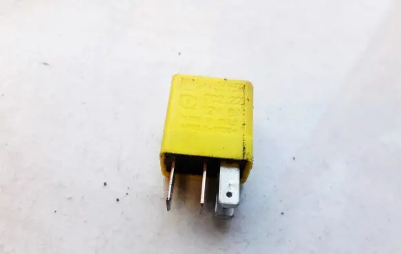 Opel Zafira A Other relay 24433728