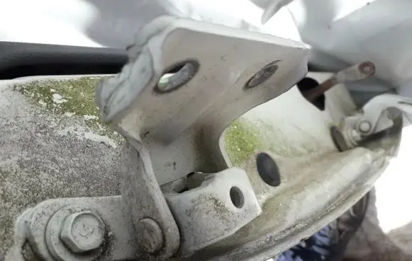 Hyundai Pony Rear door lower hinge