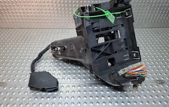 Volkswagen Golf VII Fuse box cover S27705691 5Q1941395