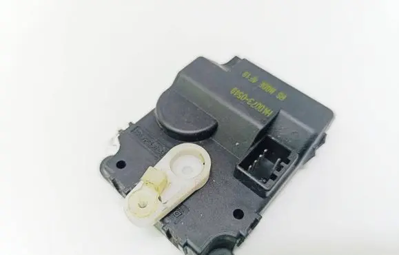 KIA Carens I Air flap motor/actuator H400730540