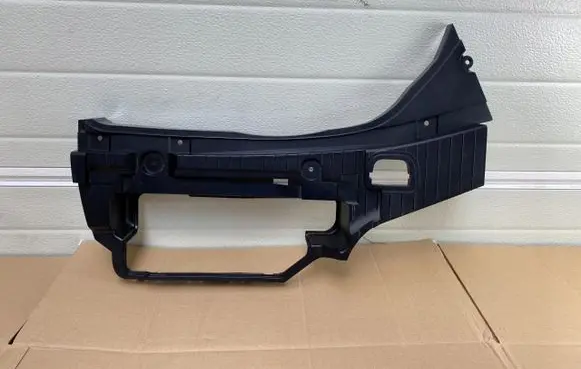BMW 7 E65 E66 Trunk/boot sill cover protection 8236322