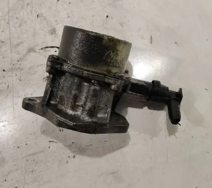 Renault Megane II Vacuum pump 8200327149