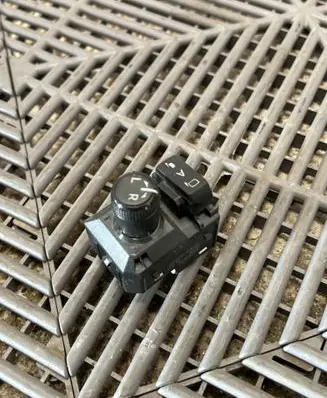 Toyota C-HR I Wing mirror switch 84872F4010