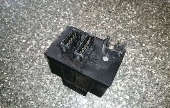 Peugeot 607 Glow plug pre-heat relay 0281003018