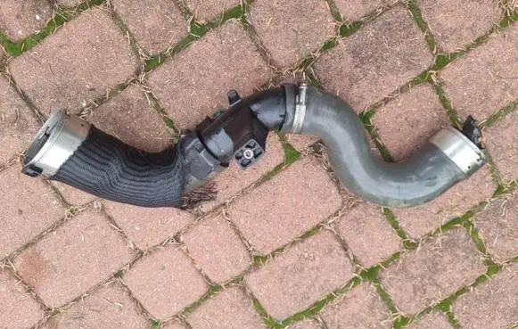 Renault Master III Intercooler hose/pipe 144605647R 112651