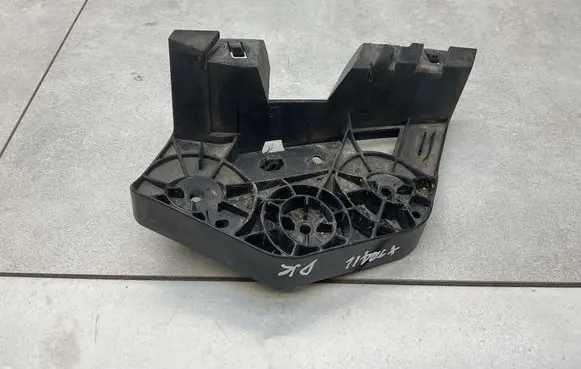 Nissan X-Trail T32 Headlight/headlamp mounting bracket 